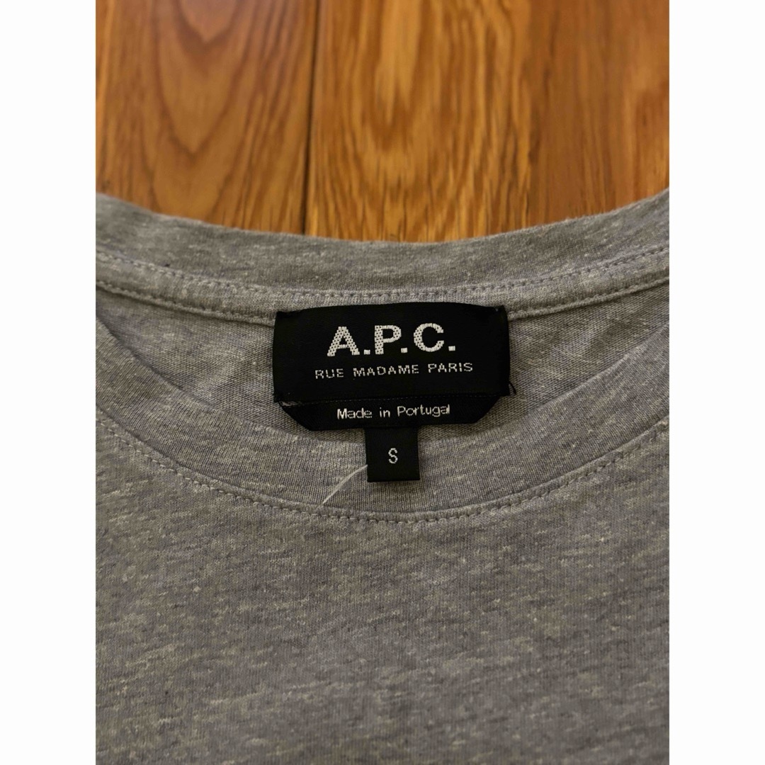 A.P.C(アーペーセー)のアーペーセー　APC  Tシャツ　Sサイズ レディースのトップス(Tシャツ(半袖/袖なし))の商品写真