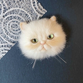 羊毛フェルト猫　リアル可愛いペルシャのブローチ(コサージュ/ブローチ)