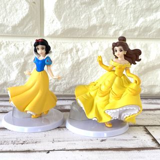 ディズニープリンセスミニフィギュアBANDAI ベルと白雪姫(キャラクターグッズ)