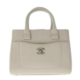 CHANEL - CHANEL(シャネル) ハンドバッグ レディース ネオエグゼクティブスモールショッピング A69929 アイボリー シルバー金具 グレインドカーフスキン