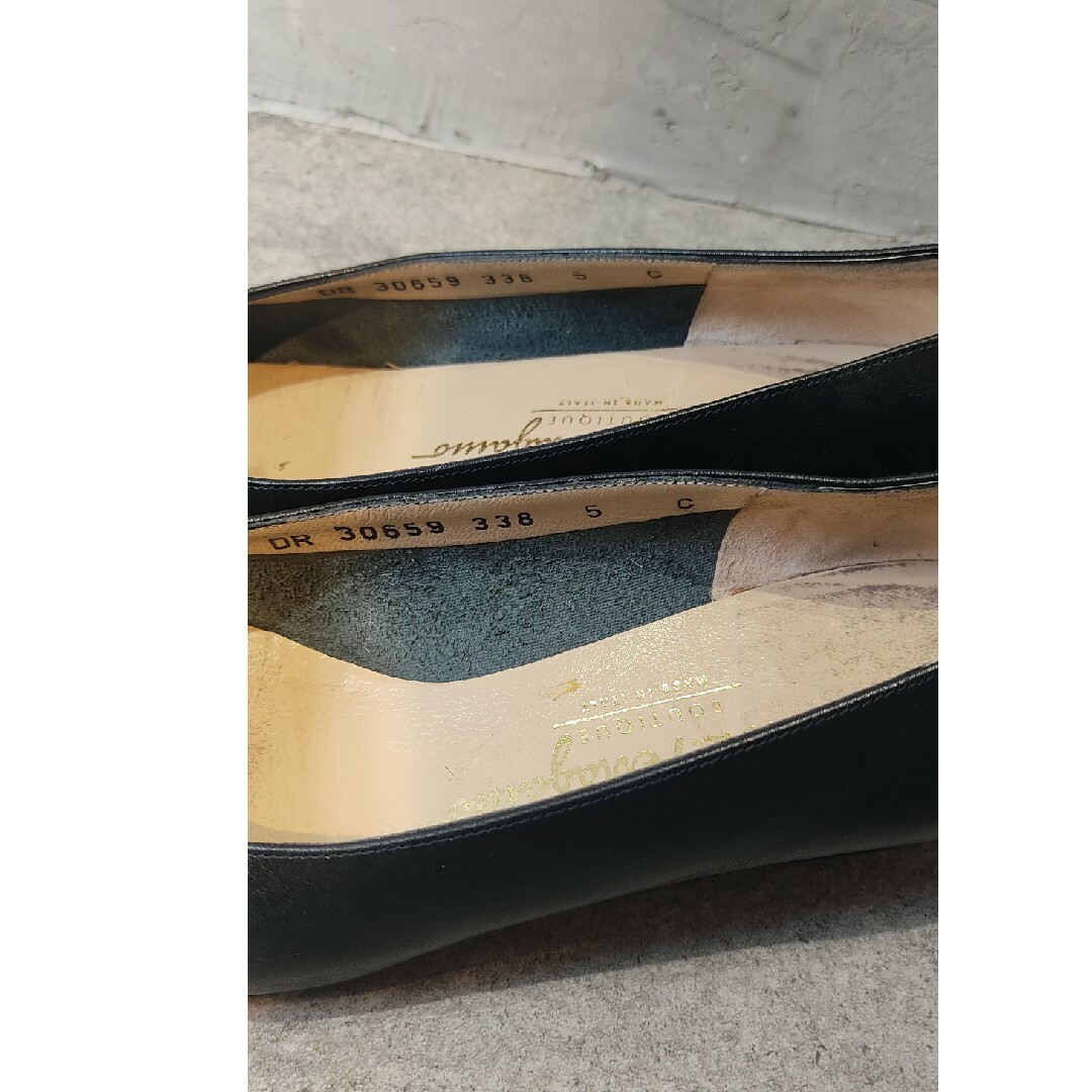 値下げ　美品　フェラガモ　パンプス　ヴァラ　フォーマル レディースの靴/シューズ(ハイヒール/パンプス)の商品写真