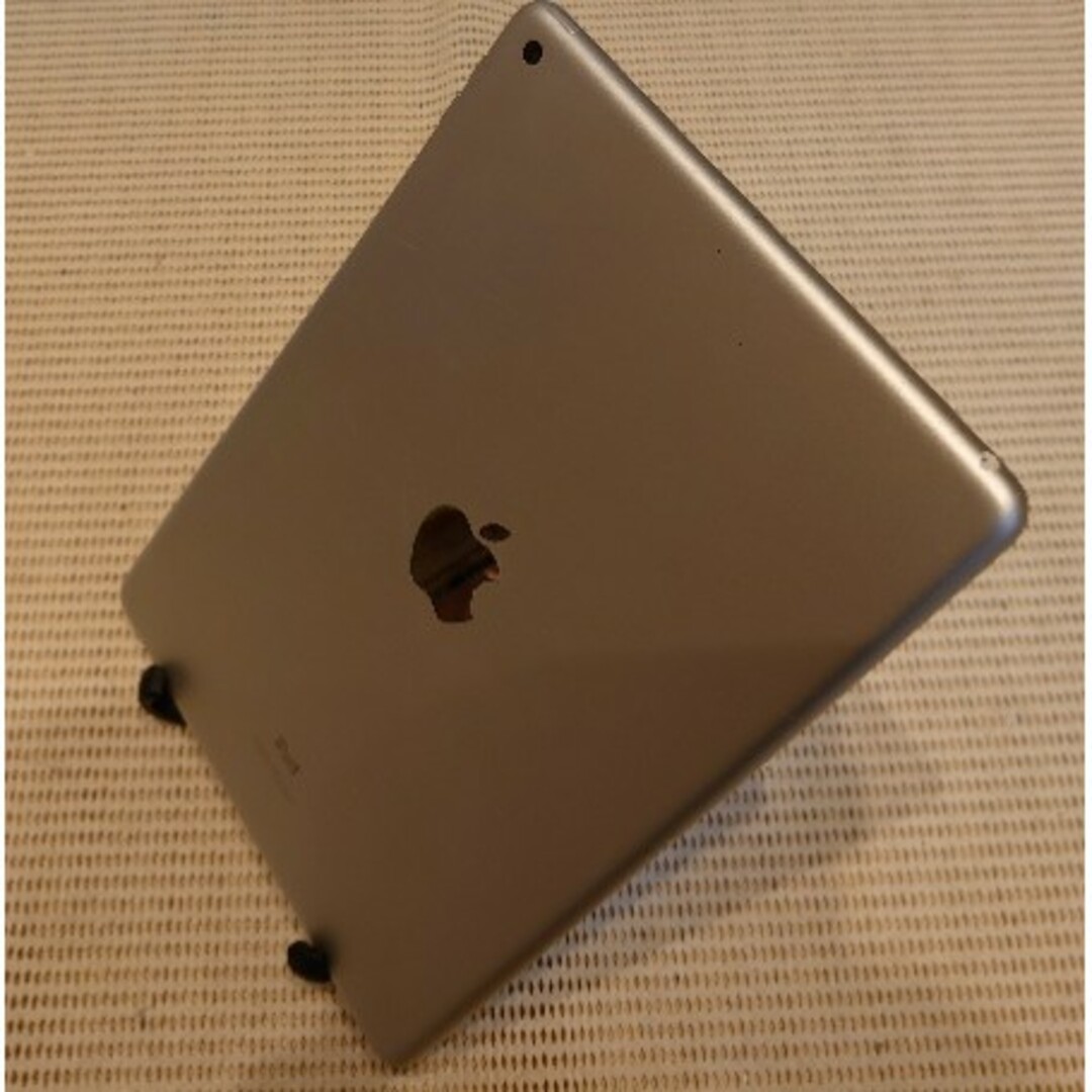 iPad(アイパッド)の4QG26 完動品液晶無傷iPad第9世代(A2602)本体64GB送料込 スマホ/家電/カメラのPC/タブレット(タブレット)の商品写真
