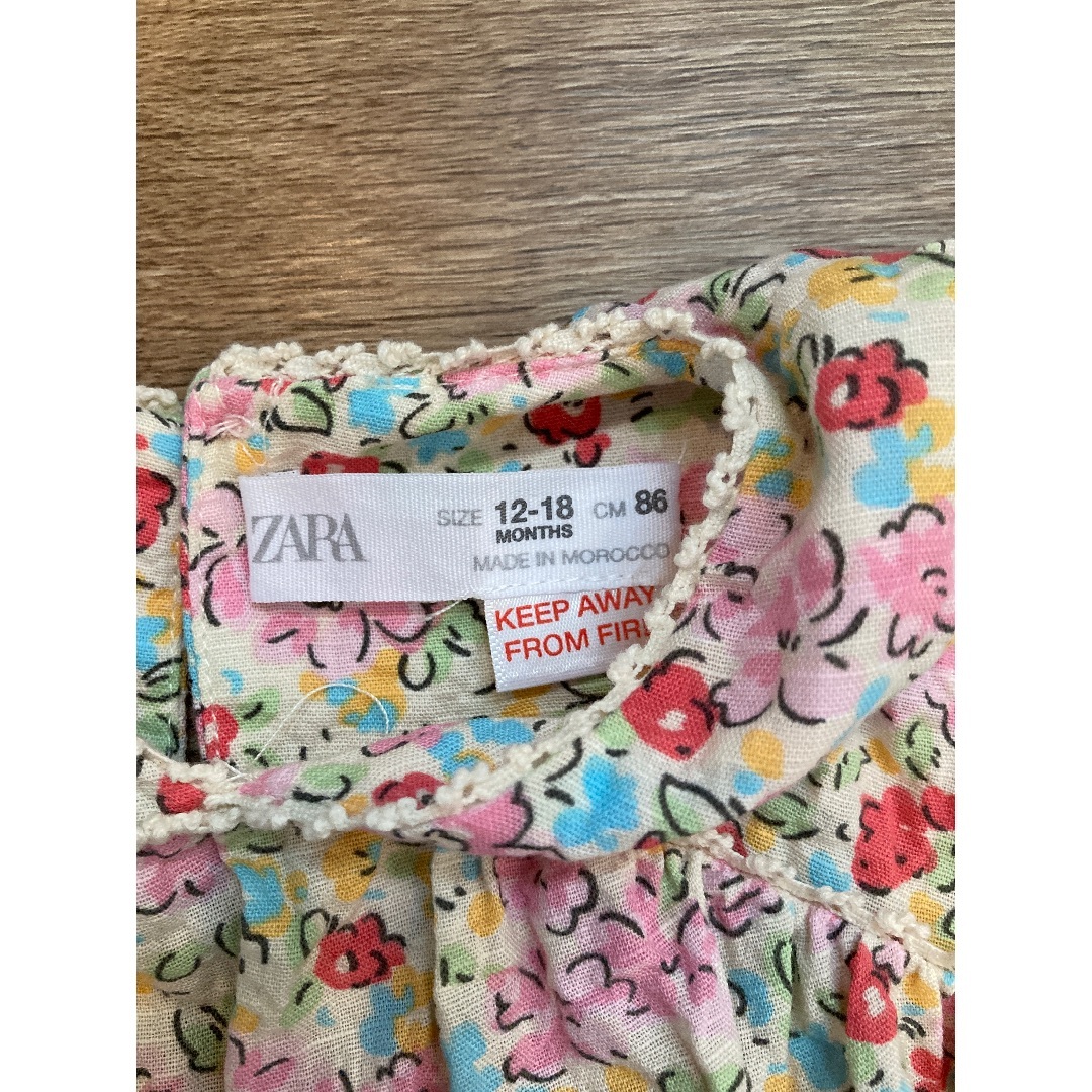 ZARA KIDS(ザラキッズ)のZARA 花柄ブラウス キッズ/ベビー/マタニティのベビー服(~85cm)(シャツ/カットソー)の商品写真