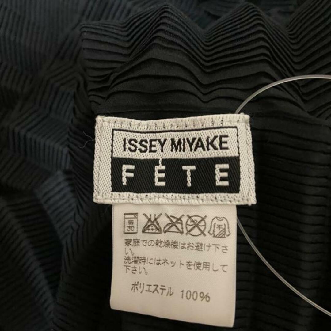 ISSEY MIYAKE(イッセイミヤケ)のISSEYMIYAKE(イッセイミヤケ) ボレロ サイズ02 M レディース - 黒 長袖/FETE/プリーツ レディースのトップス(ボレロ)の商品写真