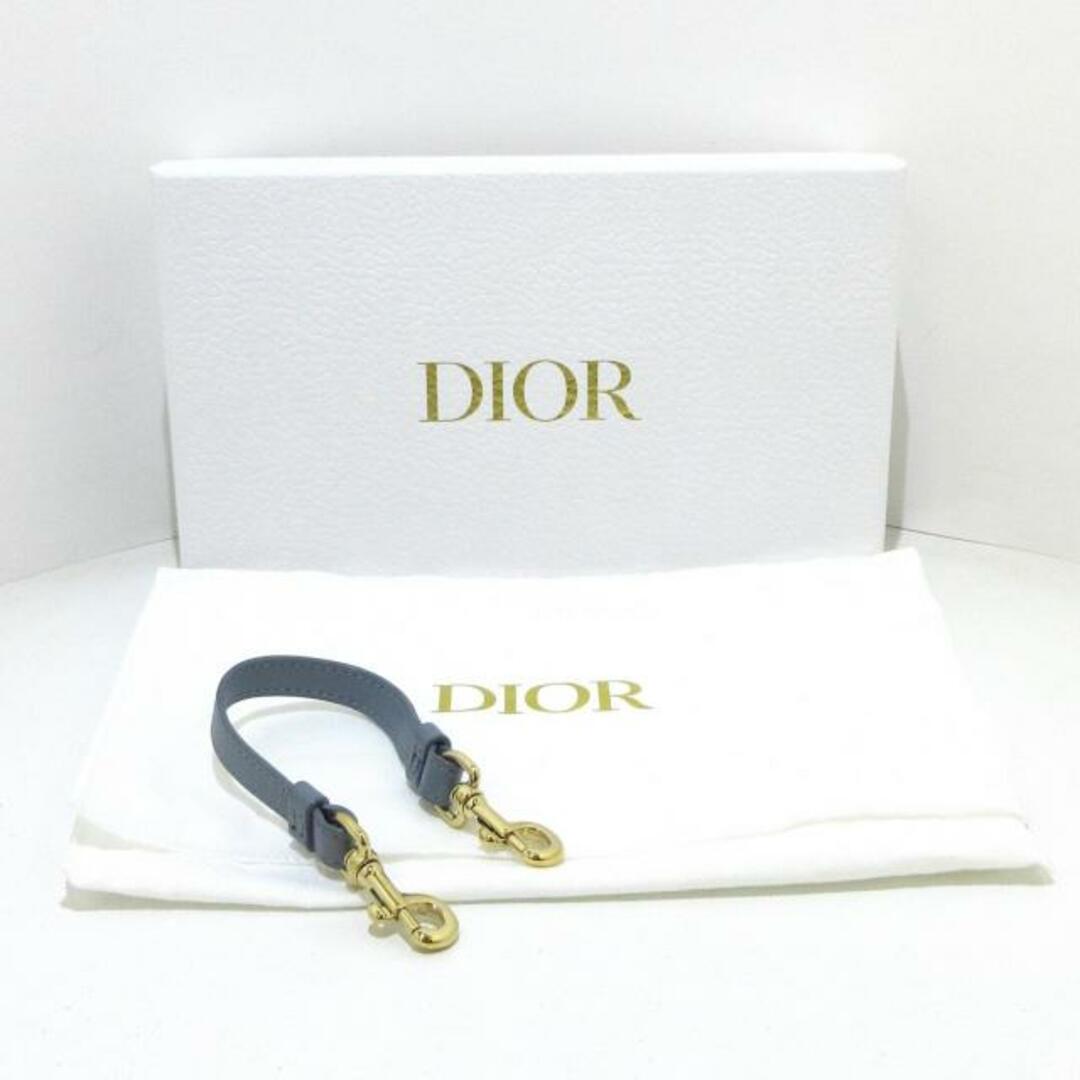 Christian Dior(クリスチャンディオール)のDIOR/ChristianDior(ディオール/クリスチャンディオール) 携帯電話ケース LADY DIOR フォンホルダー S0872ONMJ_M81B ライトブルー×ゴールド ラムスキン スマホ/家電/カメラのスマホアクセサリー(モバイルケース/カバー)の商品写真