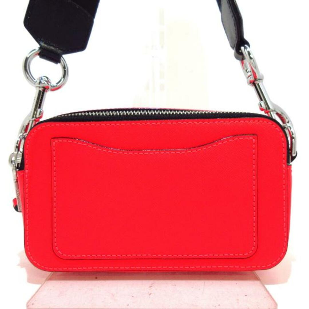 MARC JACOBS(マークジェイコブス)のMARC JACOBS(マークジェイコブス) ショルダーバッグ美品  ザ スナップショット M0014503-672 ネオンピンク レザー レディースのバッグ(ショルダーバッグ)の商品写真