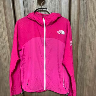 ザノースフェイス(THE NORTH FACE)のTHE NORTH FACE スワローテイルフーディ ローズレッド Lサイズ(ナイロンジャケット)