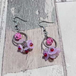 P13★ハンドメイドピアス　小さなお花　ピンク　handmade 可愛ピアス(ピアス)