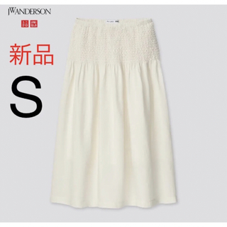 ユニクロ(UNIQLO)の新品　ユニクロ　jw Anderson スモッキングスカート　Sサイズ　ホワイト(ひざ丈スカート)