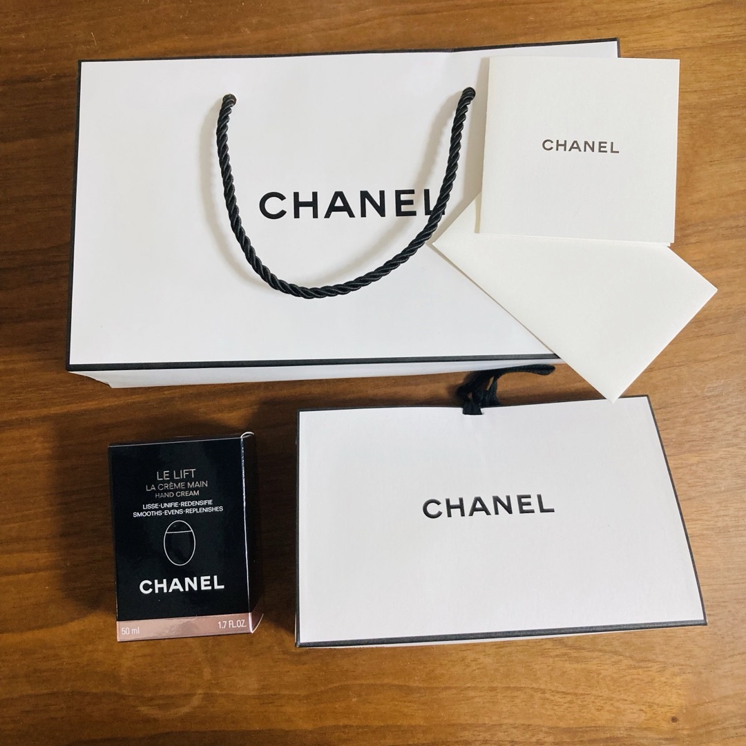 CHANEL(シャネル)のシャネル CHANEL ル リフト ラ クレーム マン 50ml コスメ/美容のボディケア(ハンドクリーム)の商品写真