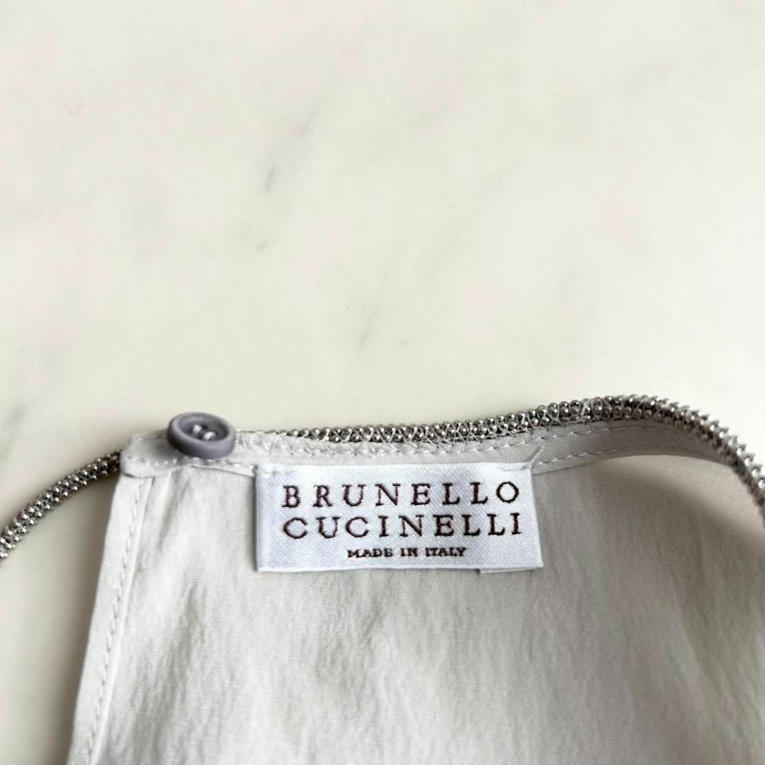 BRUNELLO CUCINELLI(ブルネロクチネリ)のBRUNELLO CUCINELLI モニーレボール装飾タイ シルクカットソー レディースのトップス(シャツ/ブラウス(半袖/袖なし))の商品写真