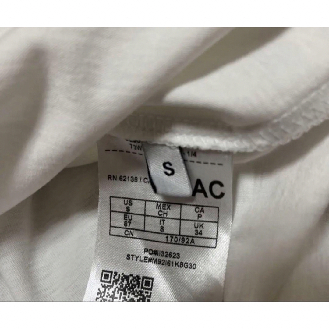 GUESS(ゲス)のゲス リンガーネックTシャツ S ホワイト デカロゴ ワッペン 刺繍ロゴ メンズのトップス(Tシャツ/カットソー(半袖/袖なし))の商品写真