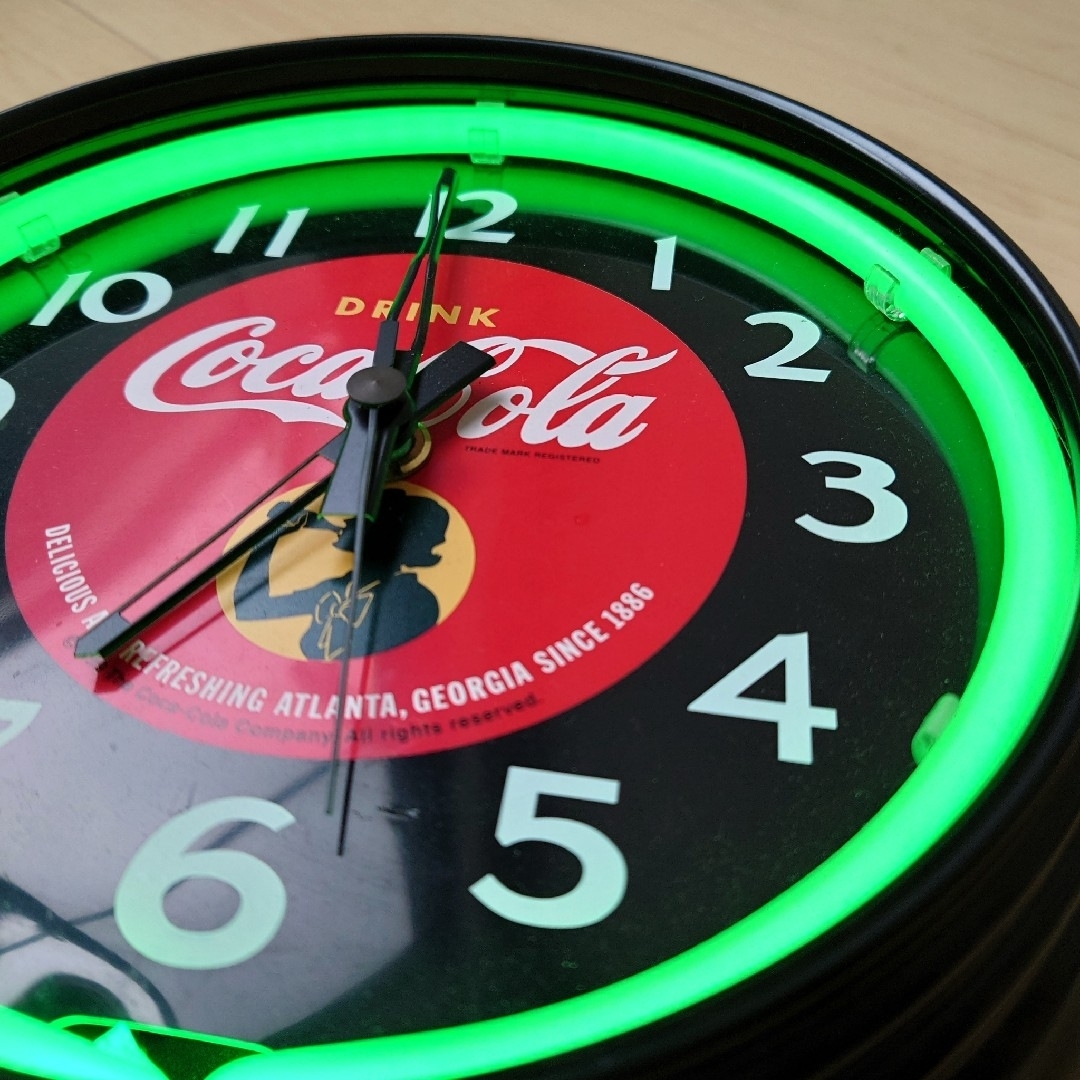 コカ・コーラ(コカコーラ)のコカコーラのネオン時計 インテリア/住まい/日用品のインテリア小物(掛時計/柱時計)の商品写真