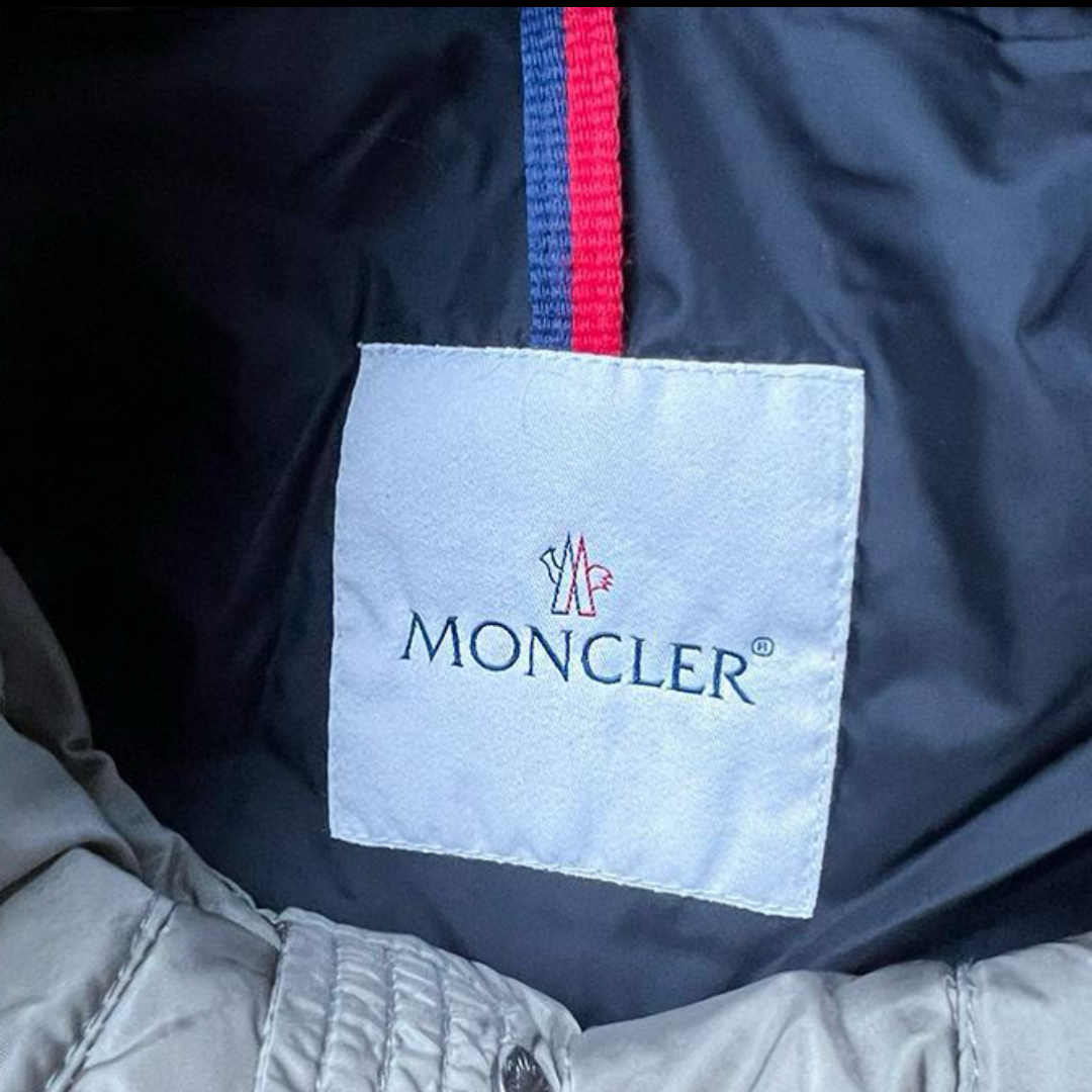 MONCLER(モンクレール)のモンクレール　ダウンコート　サイズ1 レディースのジャケット/アウター(ダウンコート)の商品写真