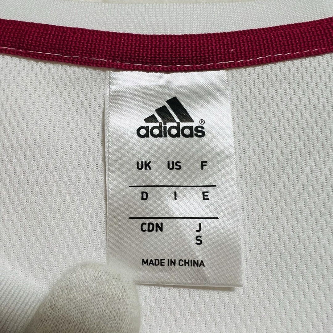 adidas(アディダス)のアディダス　ロングTシャツ　スポーツ系　ホワイト　サイズS レディースのトップス(Tシャツ(長袖/七分))の商品写真