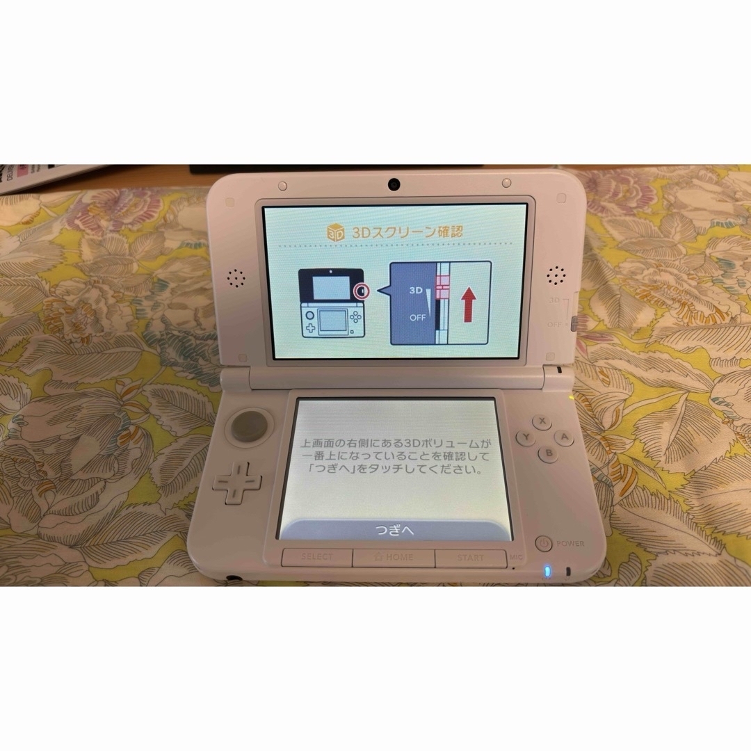 ニンテンドー3DS(ニンテンドー3DS)のNintendo 3DS LL ホワイト エンタメ/ホビーのゲームソフト/ゲーム機本体(携帯用ゲーム機本体)の商品写真