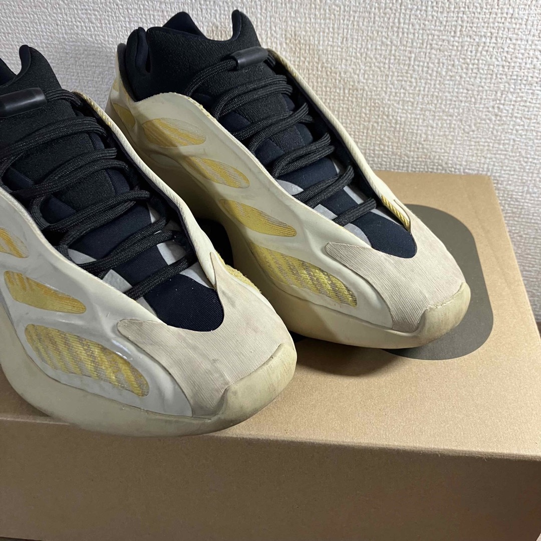 YEEZY（adidas）(イージー)のadidas Yeezy 700 V3 Safflower イージー スニーカー メンズの靴/シューズ(スニーカー)の商品写真