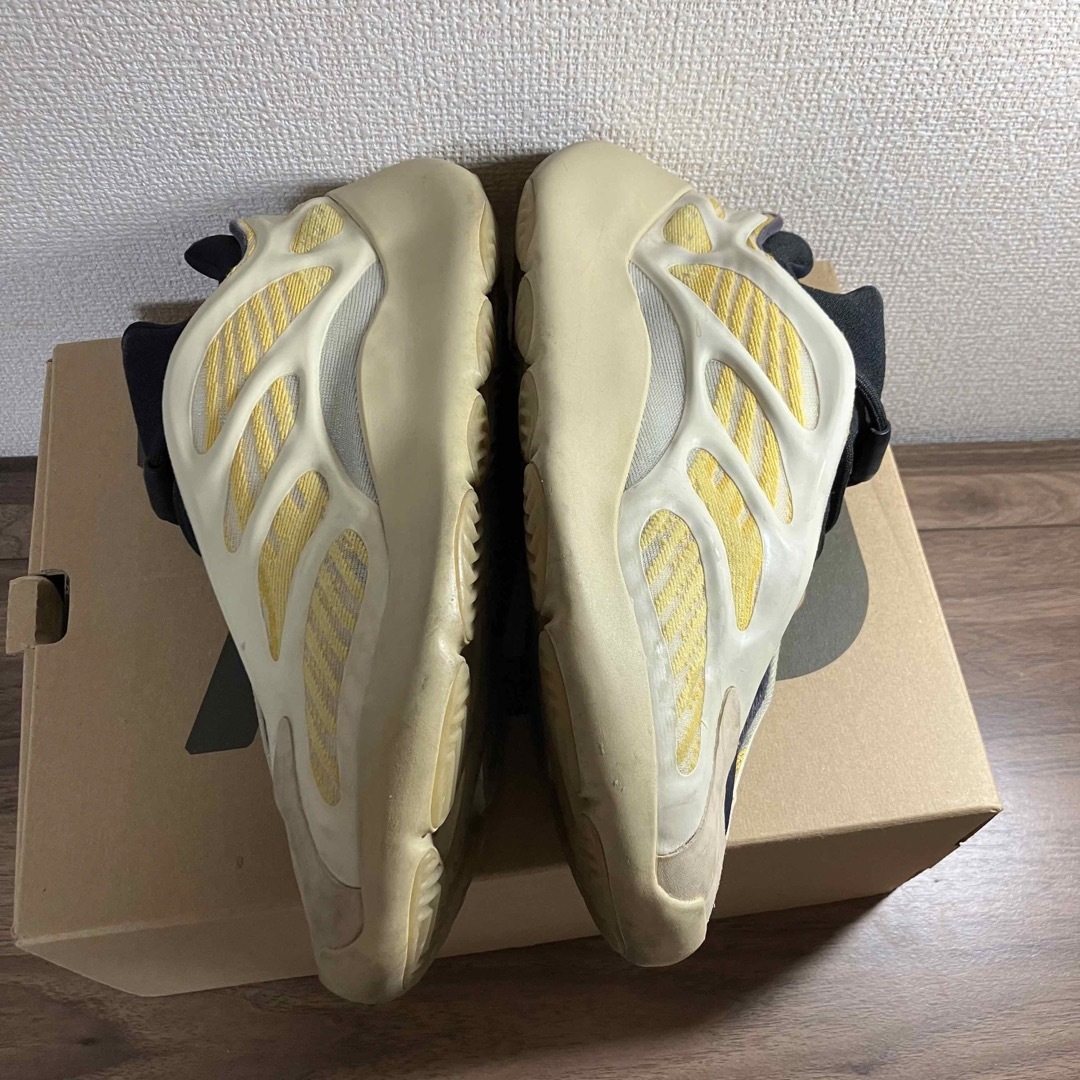 YEEZY（adidas）(イージー)のadidas Yeezy 700 V3 Safflower イージー スニーカー メンズの靴/シューズ(スニーカー)の商品写真