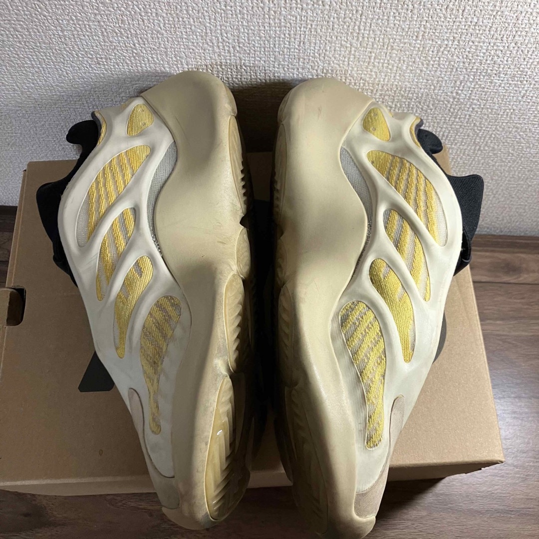 YEEZY（adidas）(イージー)のadidas Yeezy 700 V3 Safflower イージー スニーカー メンズの靴/シューズ(スニーカー)の商品写真