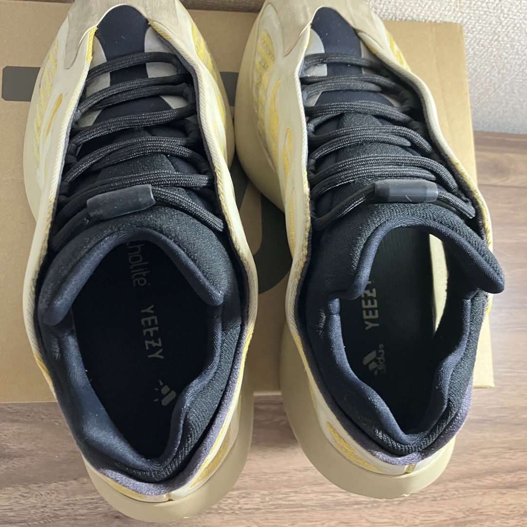 YEEZY（adidas）(イージー)のadidas Yeezy 700 V3 Safflower イージー スニーカー メンズの靴/シューズ(スニーカー)の商品写真