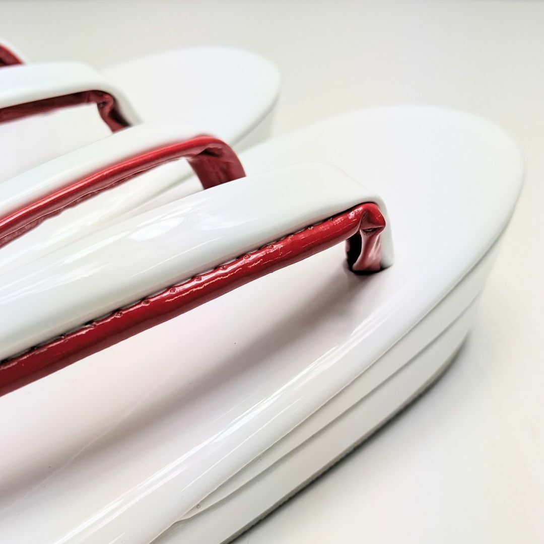和装 草履 エナメル 白×赤 ホワイト 2枚芯 Sサイズ u98 レディースの靴/シューズ(下駄/草履)の商品写真