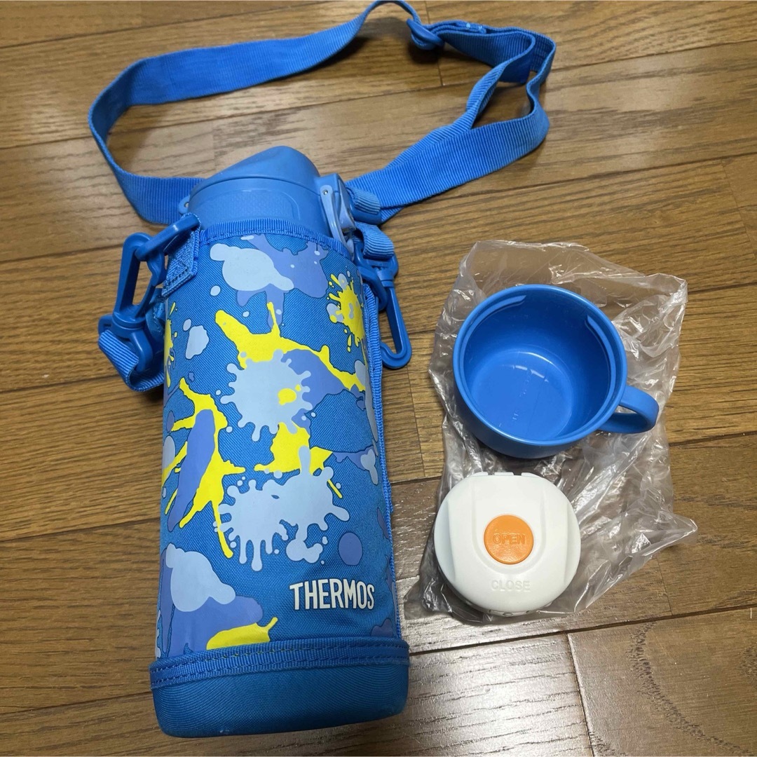 THERMOS(サーモス)のお値下げ！サーモス　水筒　0.8L 2way ブルーペイント キッズ/ベビー/マタニティの授乳/お食事用品(水筒)の商品写真