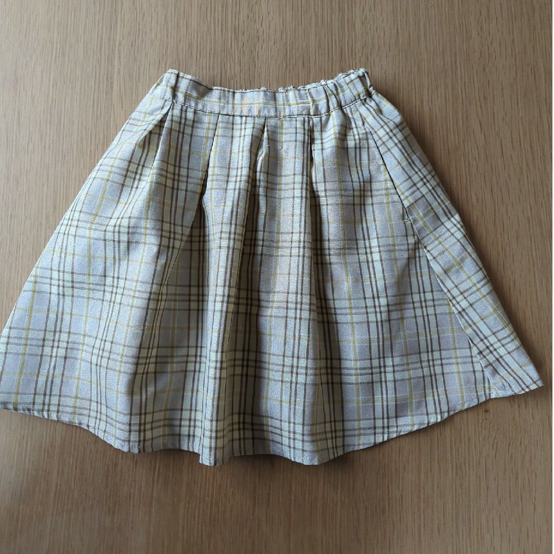 a.v.v(アーヴェヴェ)のavv キッズ　チェックスカート　130 キッズ/ベビー/マタニティのキッズ服女の子用(90cm~)(スカート)の商品写真