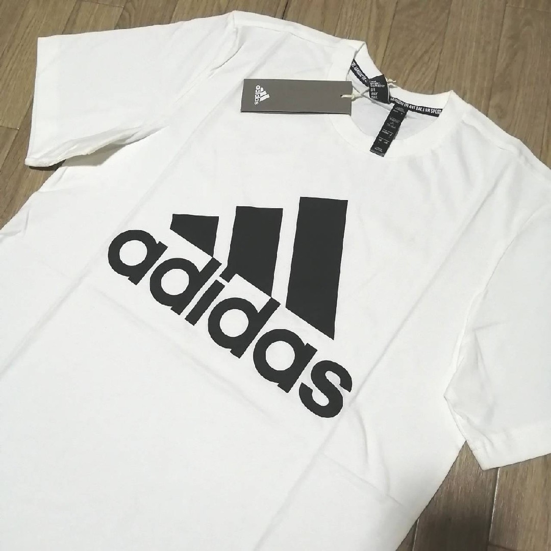 adidas(アディダス)の【大人気残りわずか】新品　アディダス　メンズ　上下セット　XLサイズ　白　黒 メンズのトップス(その他)の商品写真