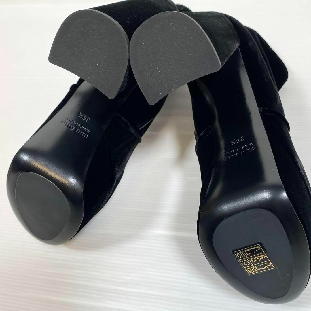 miumiu(ミュウミュウ)のmiumiu ベルベットショートブーツ　ブラック　36.5 厚底チャンキーヒール レディースの靴/シューズ(ブーツ)の商品写真