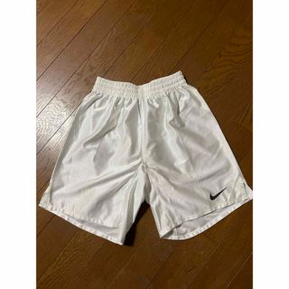 ナイキ(NIKE)の【NIKEサッカーパンツ ホワイトにブラックロゴ　size Jr.L】難あり(ウェア)