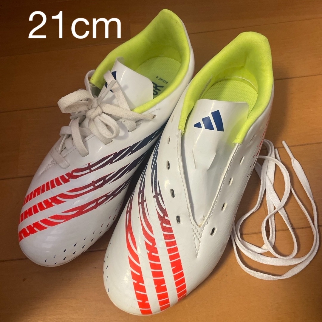 adidas(アディダス)の美品⭐︎サッカー　adidasプレデター　スパイク21cm キッズ/ベビー/マタニティのキッズ靴/シューズ(15cm~)(スニーカー)の商品写真