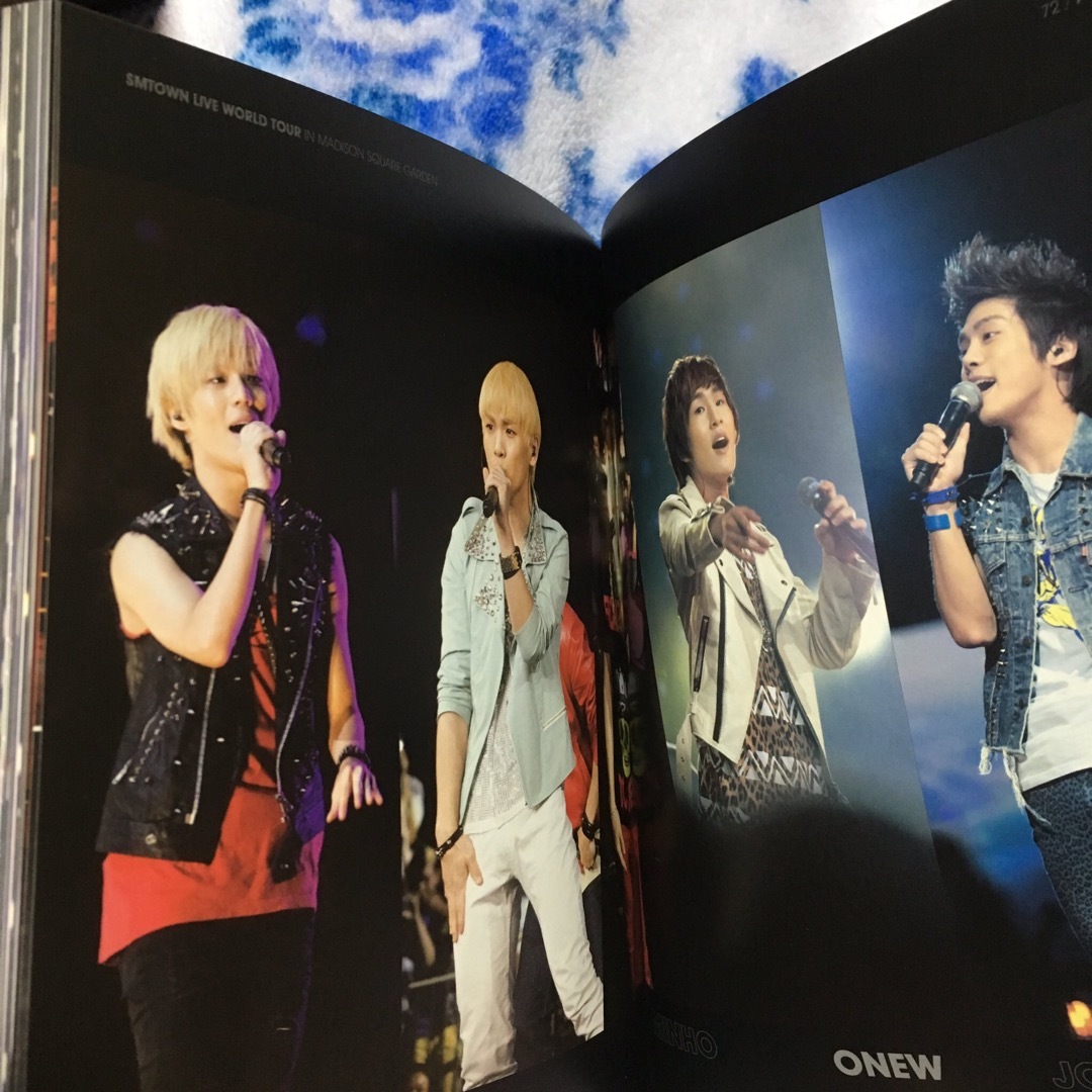 SHINee(シャイニー)のSMT フォトブック エンタメ/ホビーのタレントグッズ(アイドルグッズ)の商品写真