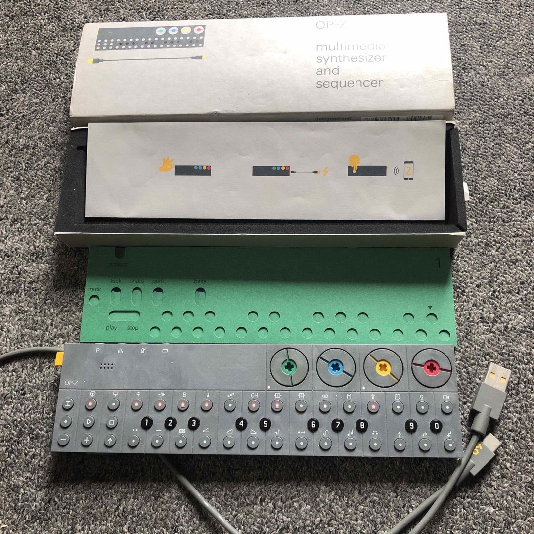 Teenage Engineering OP-Z 付属品全てあり 楽器のDTM/DAW(その他)の商品写真