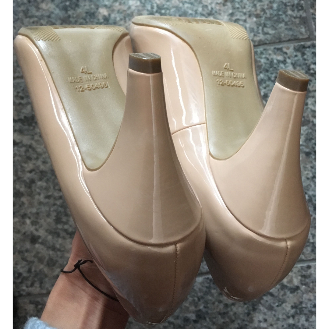 ベージュ　パンプス　25cm エナメル レディースの靴/シューズ(ハイヒール/パンプス)の商品写真