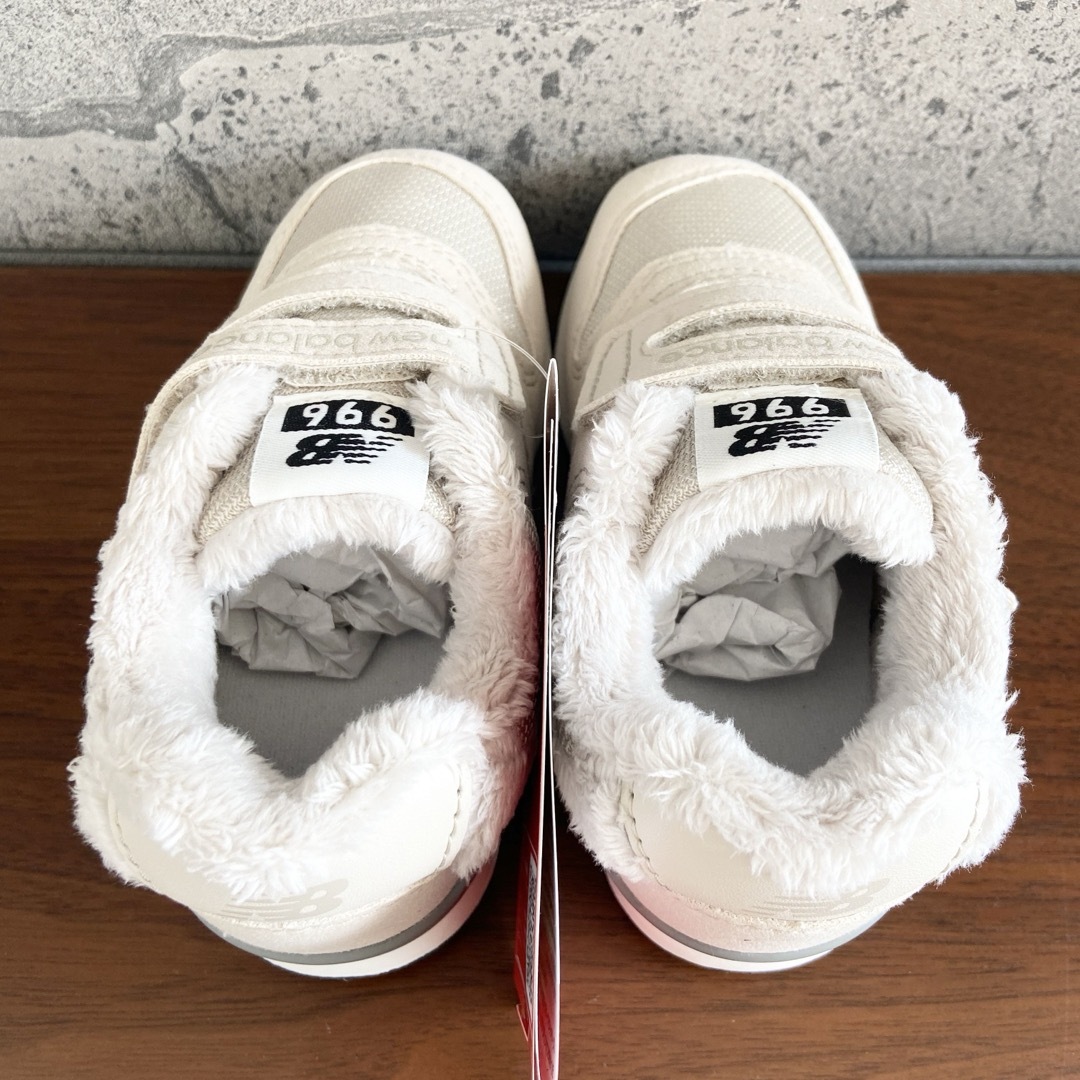 New Balance(ニューバランス)の【新品】16センチ ホワイト×フラフィー ニューバランス スニーカー キッズ キッズ/ベビー/マタニティのキッズ靴/シューズ(15cm~)(スニーカー)の商品写真