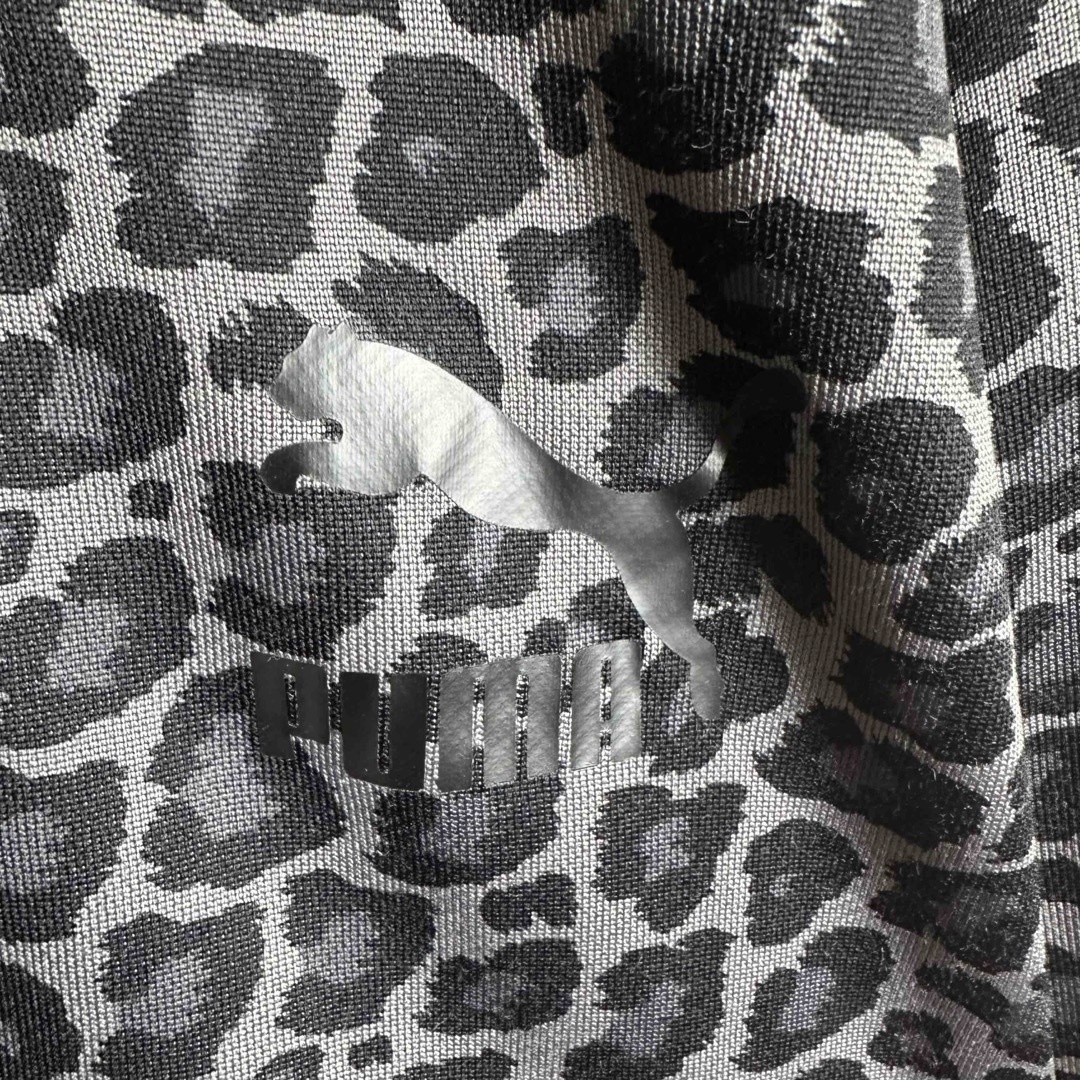 PUMA(プーマ)の☆プーマ　ジャージLサイズ　希少デザイン　レオパード柄　ヒョウ柄　ハイネック　黒 メンズのトップス(ジャージ)の商品写真