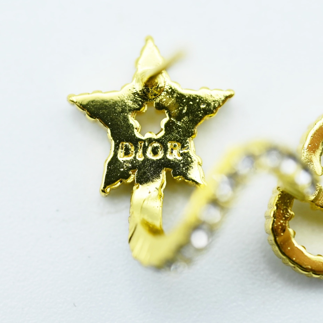 Christian Dior(クリスチャンディオール)のM04 Christian Dior クリスチャンディオール スター/CDロゴ ラインストーン GP ピアス ゴールド レディースのアクセサリー(ピアス)の商品写真