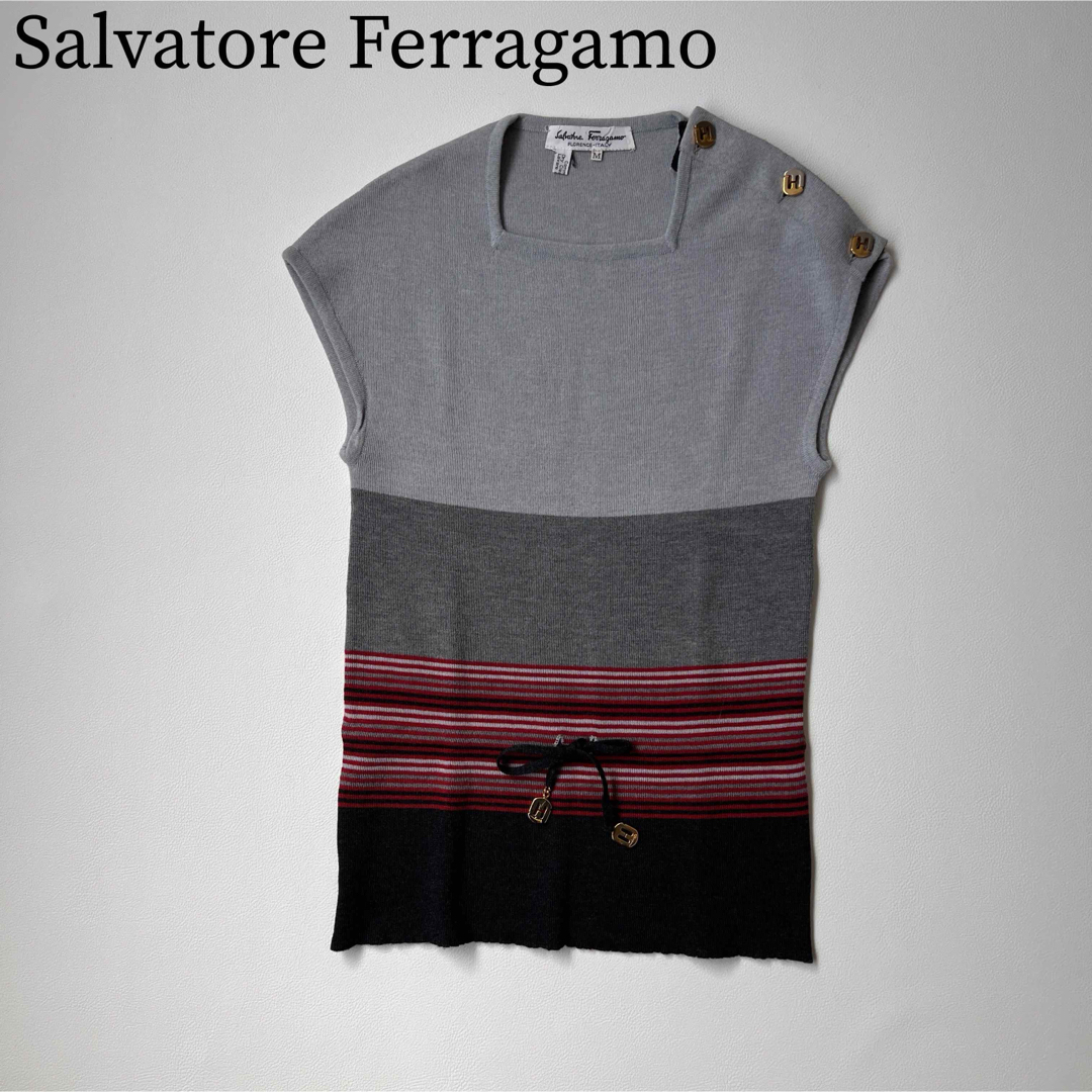 Salvatore Ferragamo(サルヴァトーレフェラガモ)の美品 Salvatore Ferragamo　フェラガモ　ニット　金ボタン レディースのトップス(ニット/セーター)の商品写真