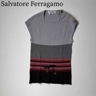 サルヴァトーレフェラガモ(Salvatore Ferragamo)の美品 Salvatore Ferragamo　フェラガモ　ニット　金ボタン(ニット/セーター)