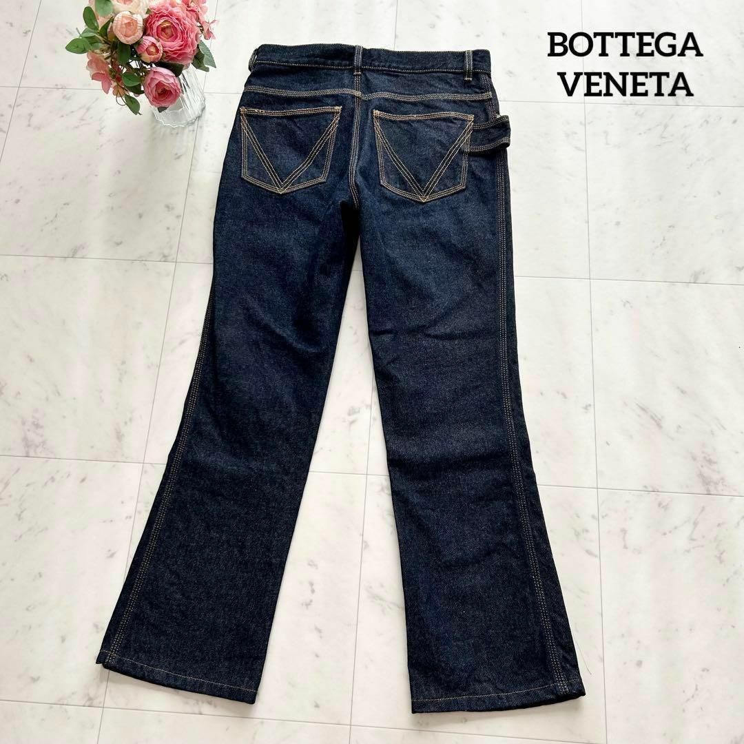 Bottega Veneta(ボッテガヴェネタ)の極美品 BOTTEGA VENETA インディゴ フレアデニムパンツ 40 レディースのパンツ(デニム/ジーンズ)の商品写真