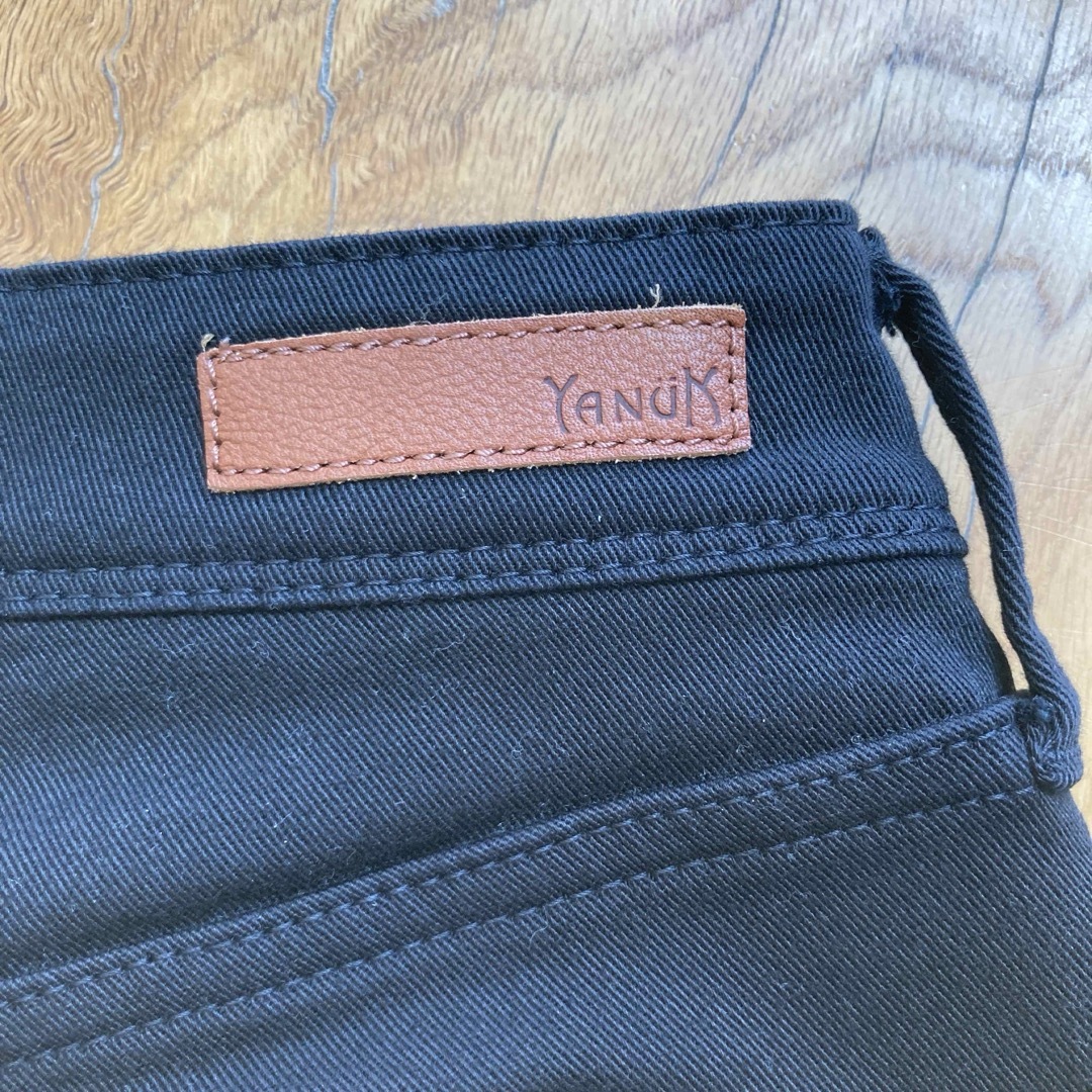 YANUK(ヤヌーク)のYANUK 黒　ジーンズ　美品 レディースのパンツ(デニム/ジーンズ)の商品写真