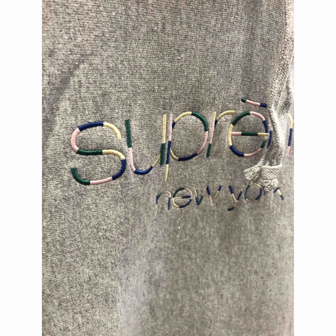 Supreme(シュプリーム)のSupreme Multi Color Classic Logo Hooded  メンズのトップス(パーカー)の商品写真