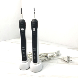 ブラウン(BRAUN)の2点セット BRAUN Oral-B ブラウンオーラルB 電動歯ブラシ&充電器(電動歯ブラシ)