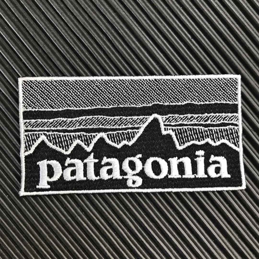 patagonia(パタゴニア)の90×48mm PATAGONIAフィッツロイ モノクロアイロンワッペン -2J 自動車/バイクのバイク(装備/装具)の商品写真