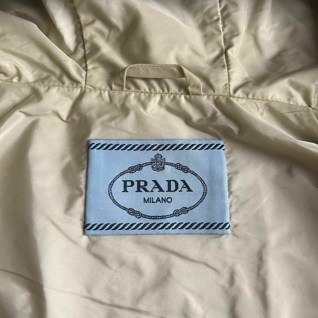 PRADA(プラダ)の極美品 PRADA 2018 ロゴ3角プレート ナイロンパーカー ブラック 38 レディースのジャケット/アウター(ブルゾン)の商品写真