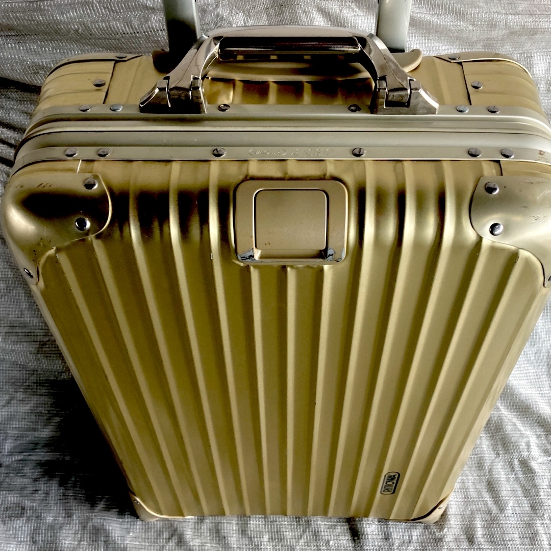 RIMOWA(リモワ)の希少、リモワ　ゴールドトパーズ機内持込サイズ2輪の商品です。 レディースのバッグ(スーツケース/キャリーバッグ)の商品写真