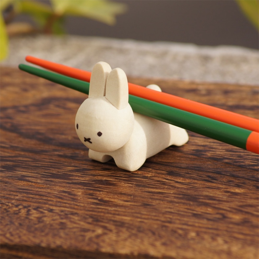 miffy(ミッフィー)のミッフィー miffy 木製 箸置き 2個 セット インテリア/住まい/日用品のキッチン/食器(食器)の商品写真