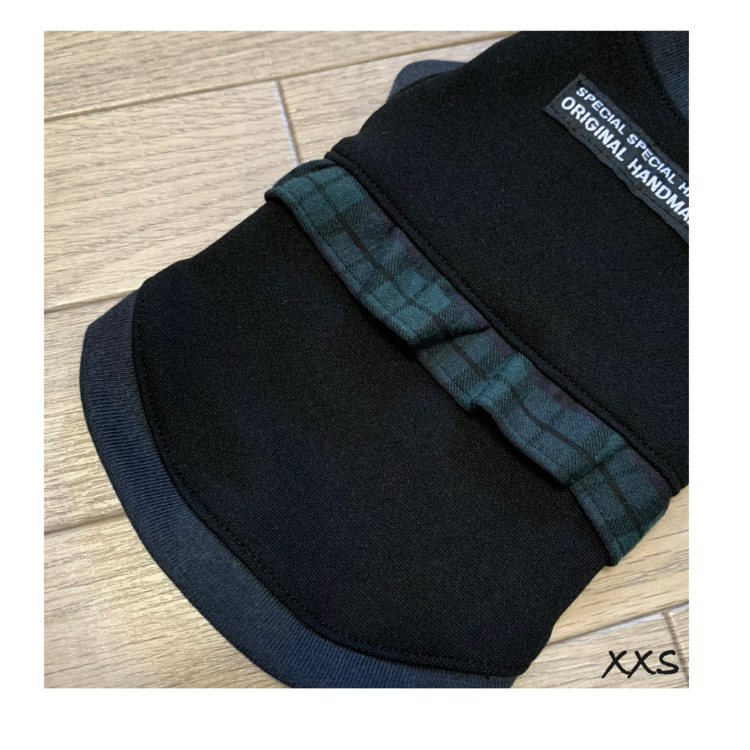 ハンドメイド犬服XXSブラックチェックフリルシンプル ハンドメイドのペット(ペット服/アクセサリー)の商品写真