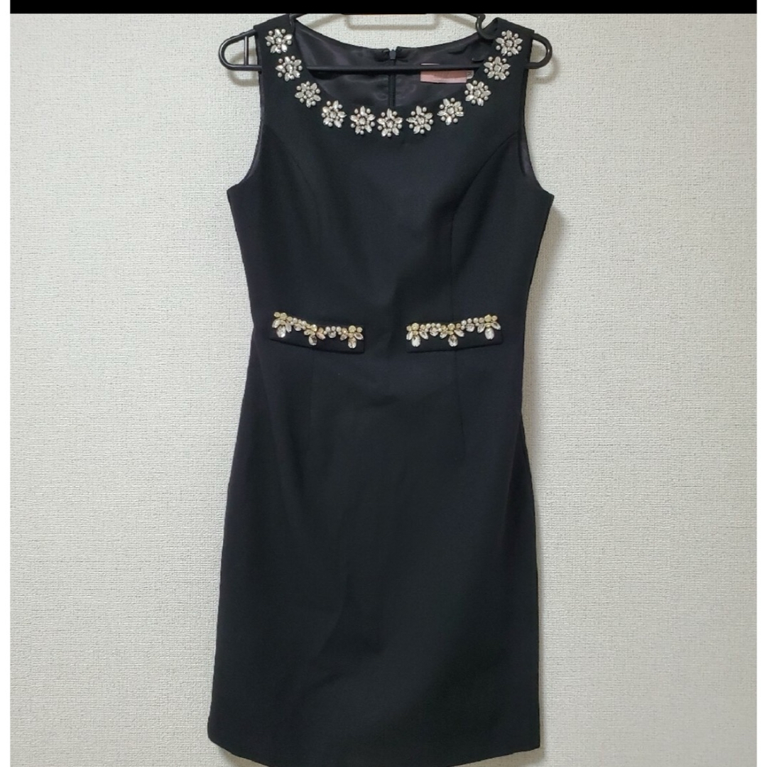 SOBRE(ソブレ)のSobre　ビジュー付きワンピースドレス　ブラックノースリーブMサイズ レディースのフォーマル/ドレス(ナイトドレス)の商品写真