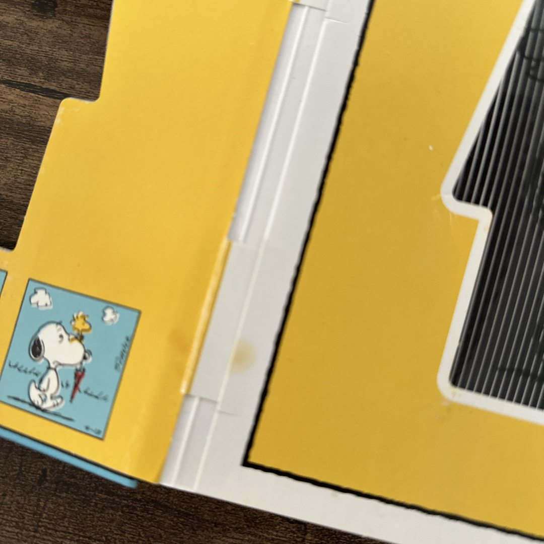 PEANUTS(ピーナッツ)のＰＥＡＮＵＴＳ　ＭＯＶＩＮＧ　ＢＯＯＫ　ＨＡＰＰＹ－ＧＯ－ＬＵＣＫＹ エンタメ/ホビーの本(絵本/児童書)の商品写真